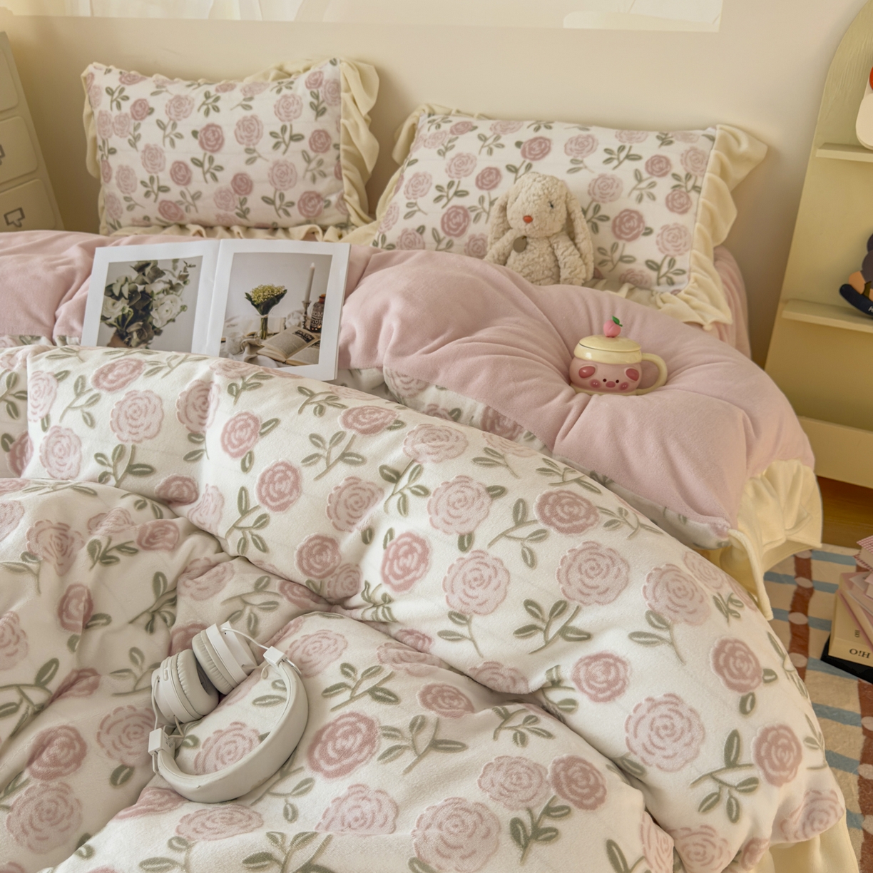 91家纺网 家纺一手货源 找家纺 （总）KA家纺 2025新款秋冬床裙款着色烂花立体雕花牛奶绒四件套