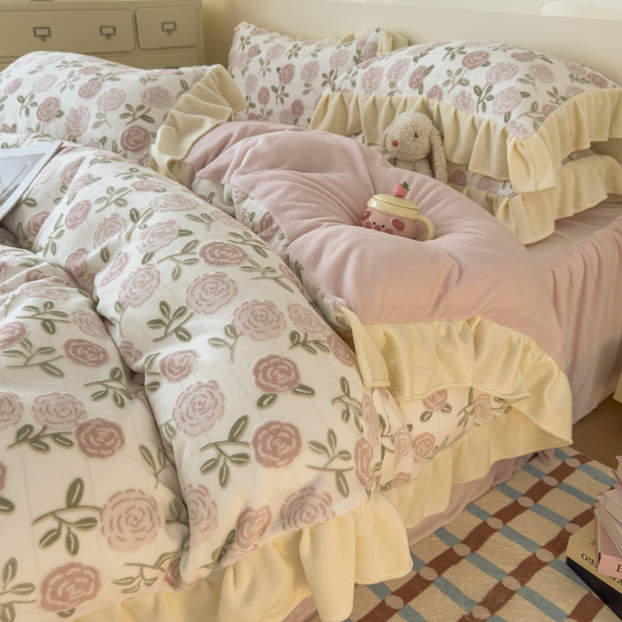 91家纺网 家纺一手货源 找家纺 （总）KA家纺 2025新款秋冬床裙款着色烂花立体雕花牛奶绒四件套