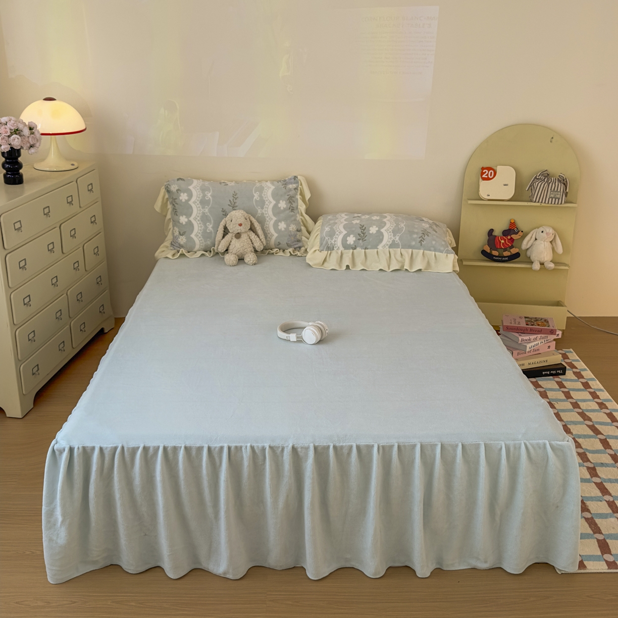 91家纺网 家纺一手货源 找家纺 KA家纺 2025新款秋冬床裙款着色烂花立体雕花牛奶绒四件套 安妮蓝