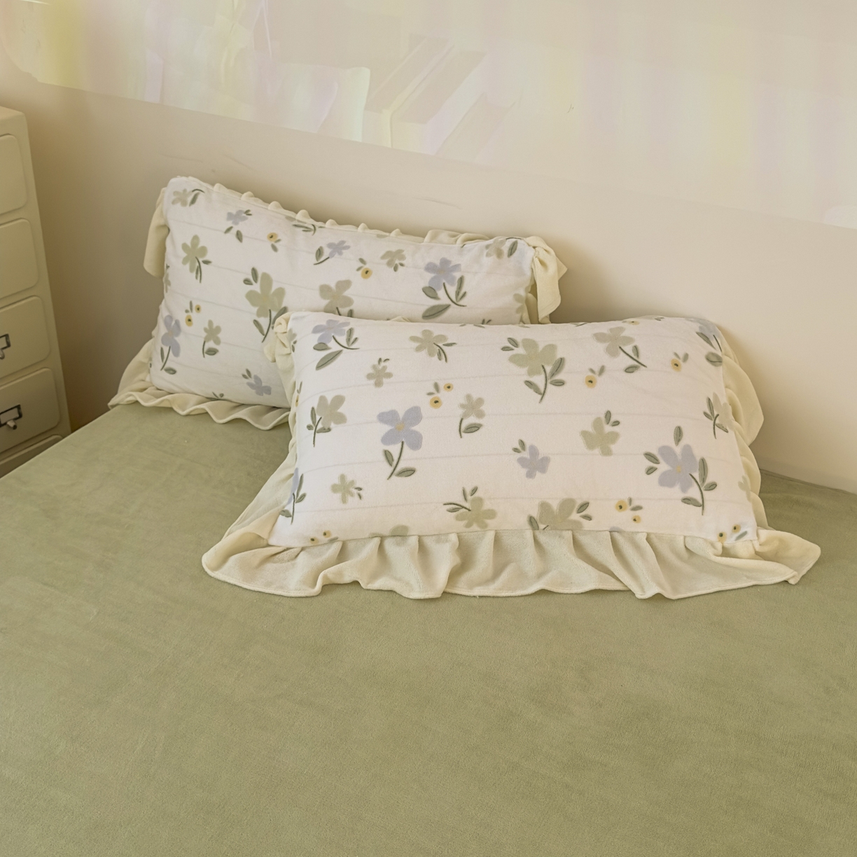 91家纺网 家纺一手货源 找家纺 KA家纺 2025新款秋冬床裙款着色烂花立体雕花牛奶绒四件套 邂逅