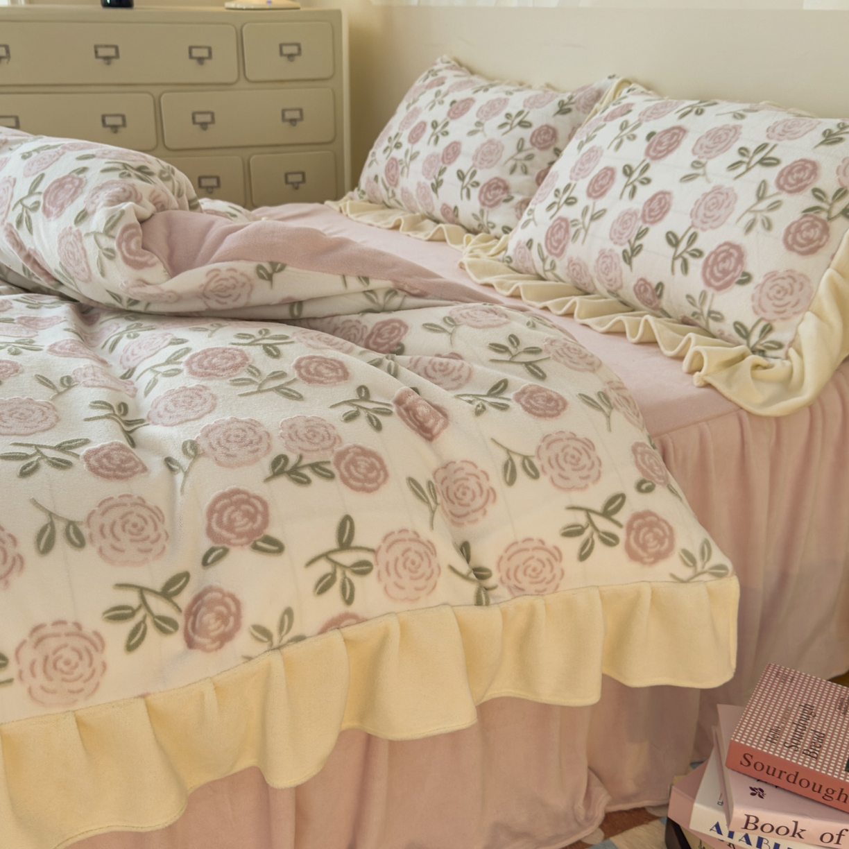 91家纺网 家纺一手货源 找家纺 （总）KA家纺 2025新款秋冬床裙款着色烂花立体雕花牛奶绒四件套