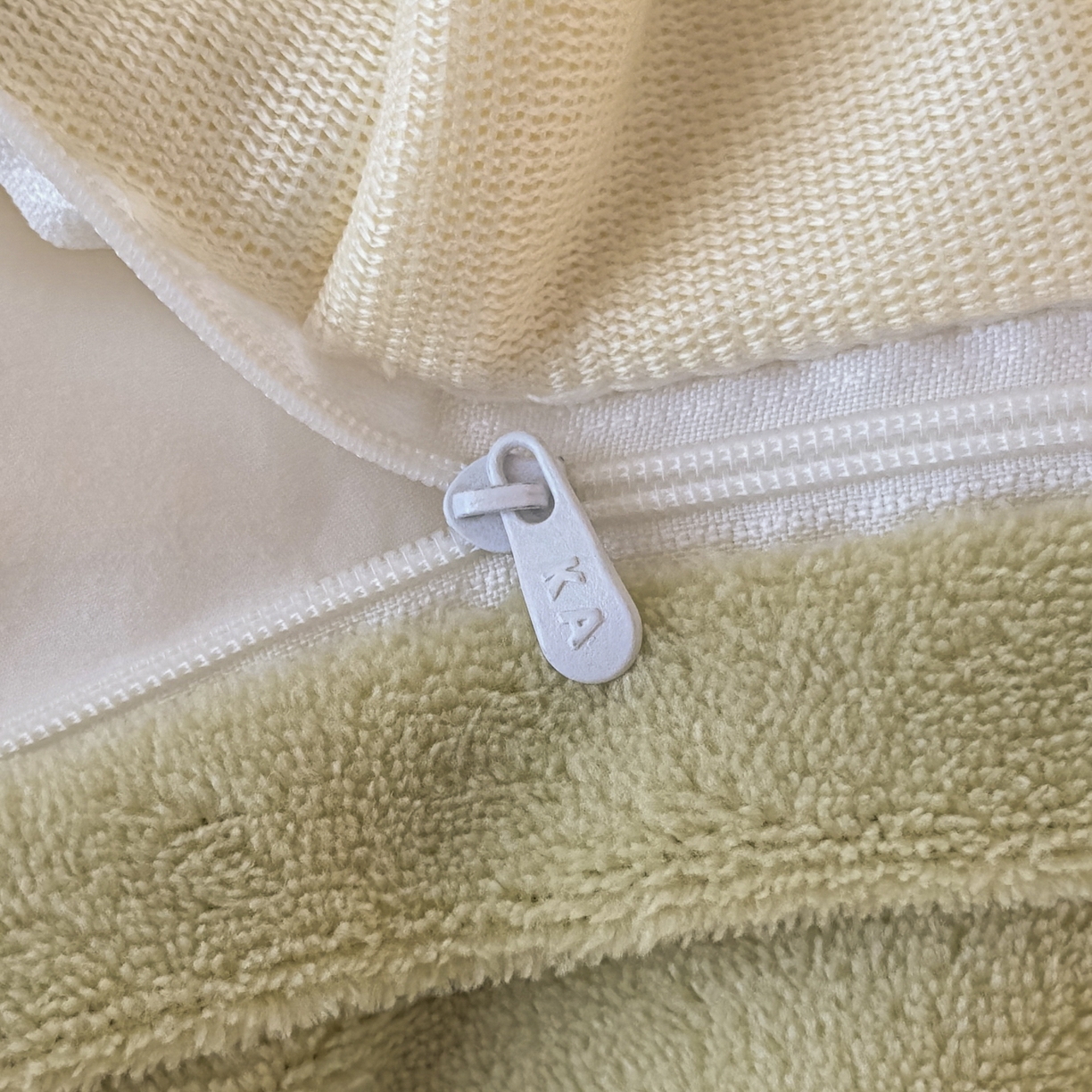 91家纺网 家纺一手货源 找家纺 KA家纺 2025新款秋冬床裙款着色烂花立体雕花牛奶绒四件套 邂逅