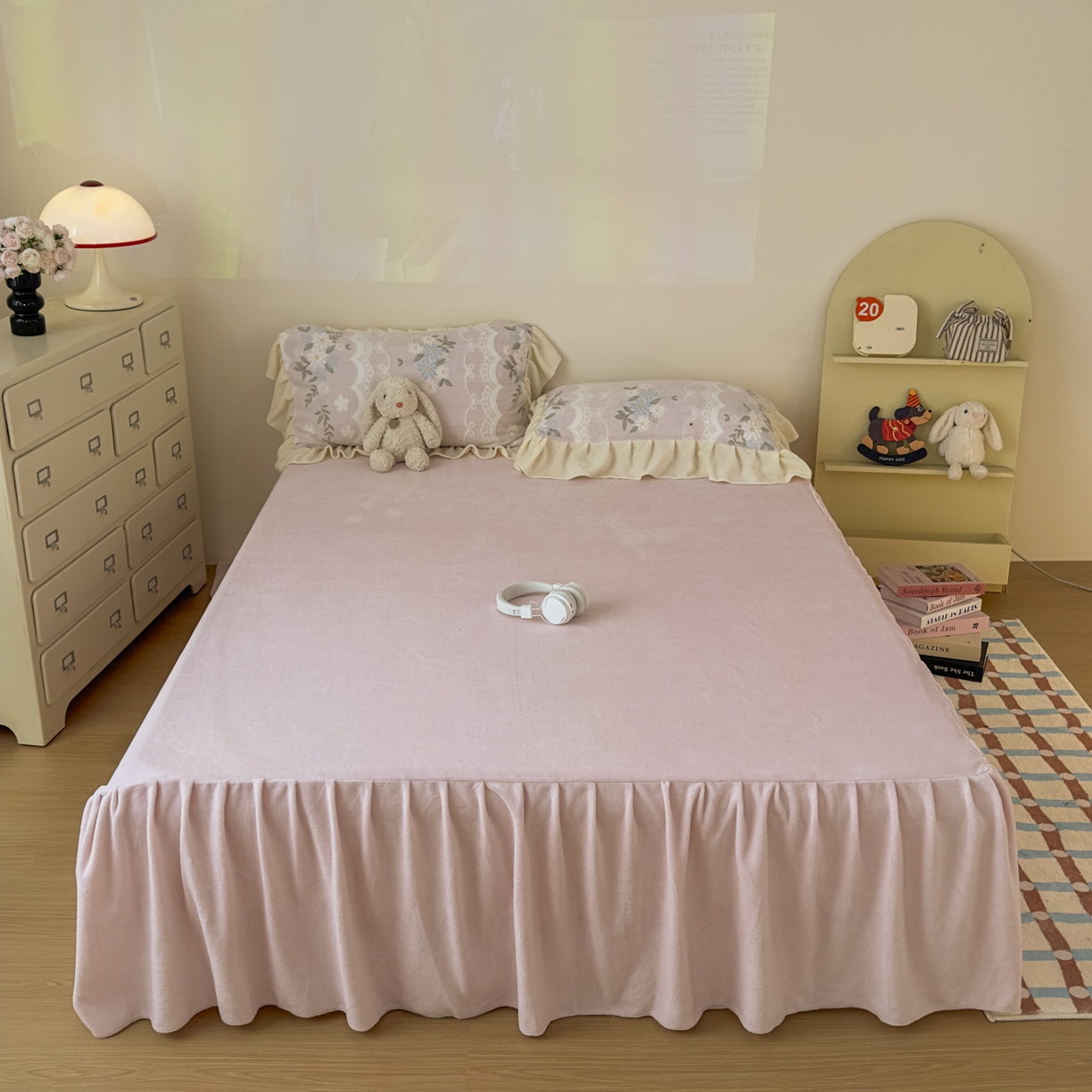 91家纺网 家纺一手货源 找家纺 KA家纺 2025新款秋冬床裙款着色烂花立体雕花牛奶绒四件套 安妮粉