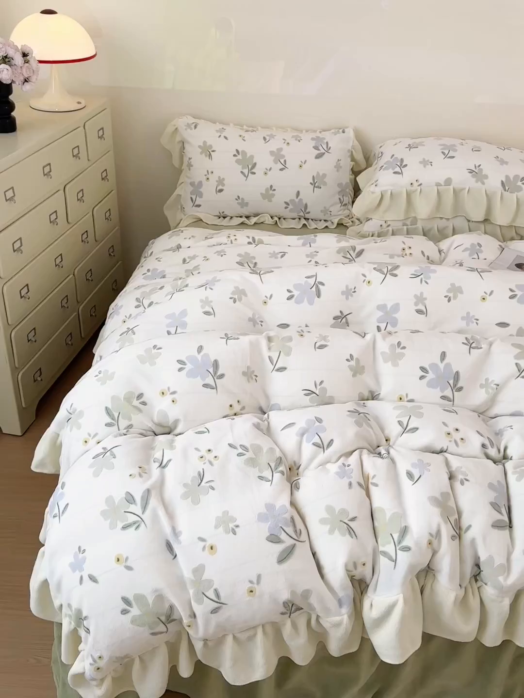 91家纺网 家纺一手货源 找家纺 KA家纺 2025新款秋冬床裙款着色烂花立体雕花牛奶绒四件套 邂逅