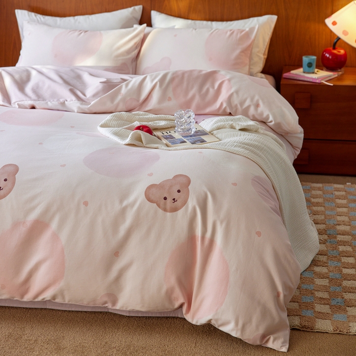 91家纺网 家纺一手货源 找家纺 千朵森 2025 新品 全棉磨毛卡通四件套（塞伦） 塞伦-粉雾熊