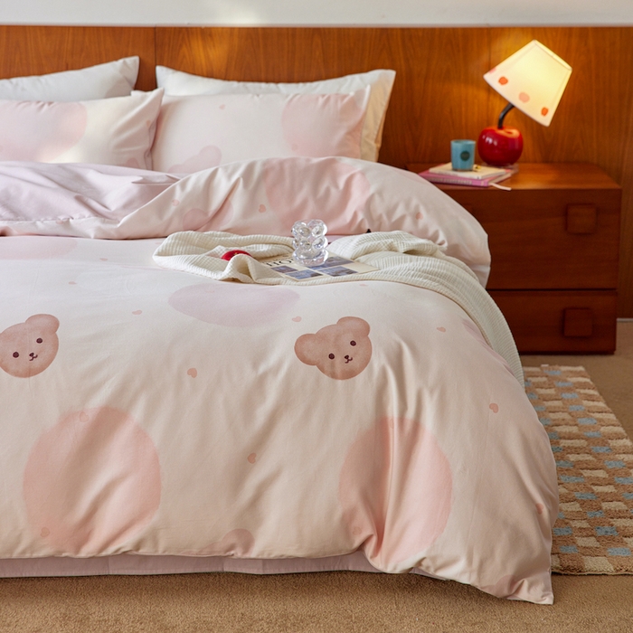 91家纺网 家纺一手货源 找家纺 千朵森 2025 新品 全棉磨毛卡通四件套（塞伦） 塞伦-粉雾熊