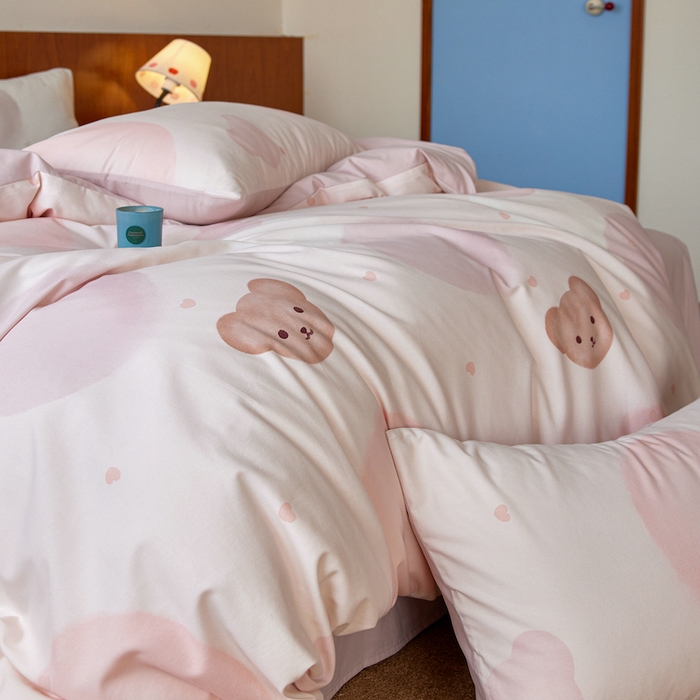 91家纺网 家纺一手货源 找家纺 千朵森 2025 新品 全棉磨毛卡通四件套（塞伦） 塞伦-粉雾熊