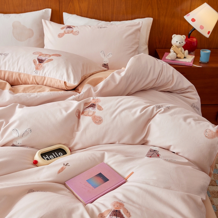 91家纺网 家纺一手货源 找家纺 千朵森 2025 新品 全棉磨毛卡通四件套（塞伦） 塞伦-甜兔旅