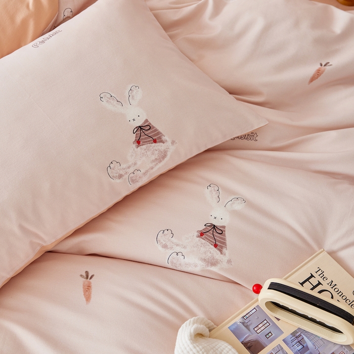 91家纺网 家纺一手货源 找家纺 千朵森 2025 新品 全棉磨毛卡通四件套（塞伦） 塞伦-甜兔旅