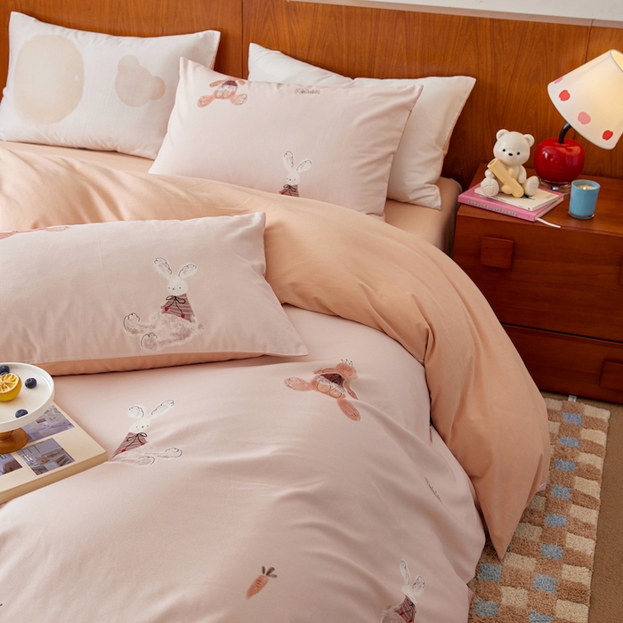 91家纺网 家纺一手货源 找家纺 千朵森 2025 新品 全棉磨毛卡通四件套（塞伦） 塞伦-甜兔旅