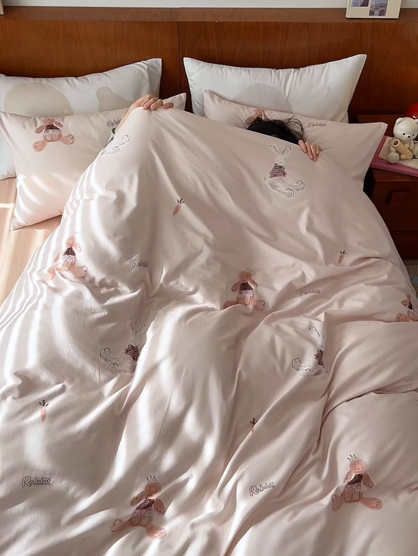 91家纺网 家纺一手货源 找家纺 千朵森 2025 新品 全棉磨毛卡通四件套（塞伦） 塞伦-粉雾熊