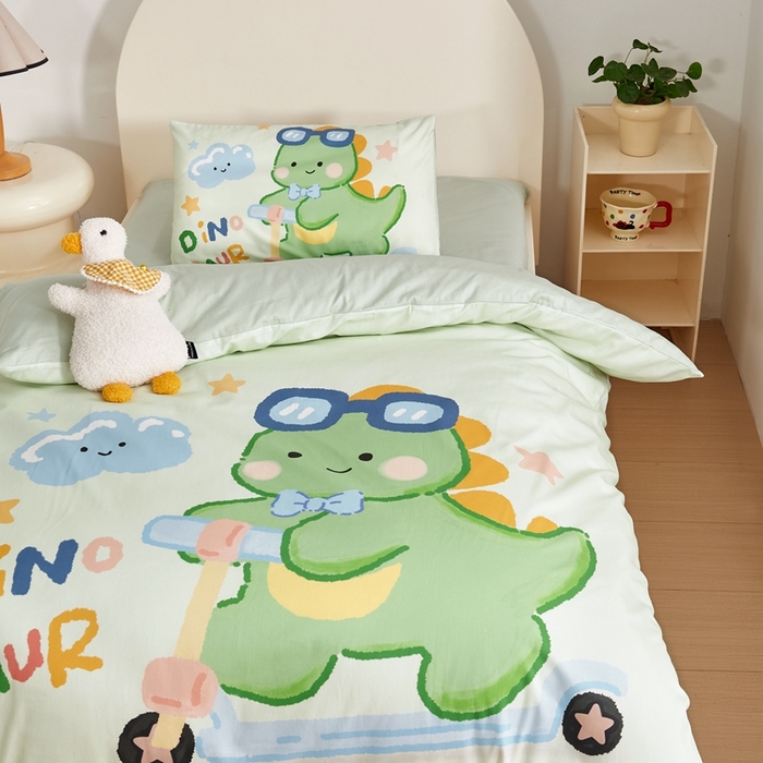 91家纺网 家纺一手货源 找家纺 （总）荷马之梦 2025新款A类全棉40s数码印花手绘风大版卡通儿童幼儿园套件-童画系列