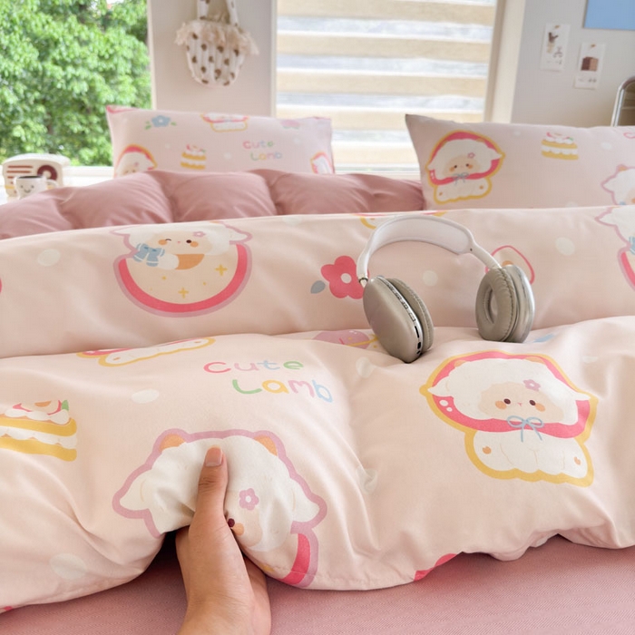 91家纺网 家纺一手货源 找家纺 可可家纺 2025新款印花卡通芦荟棉被套亲肤被罩单件小清新 蜜桃小羊
