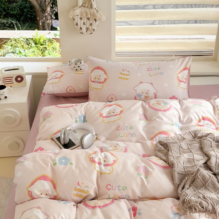 91家纺网 家纺一手货源 找家纺 可可家纺 2025新款印花卡通芦荟棉被套亲肤被罩单件小清新 蜜桃小羊