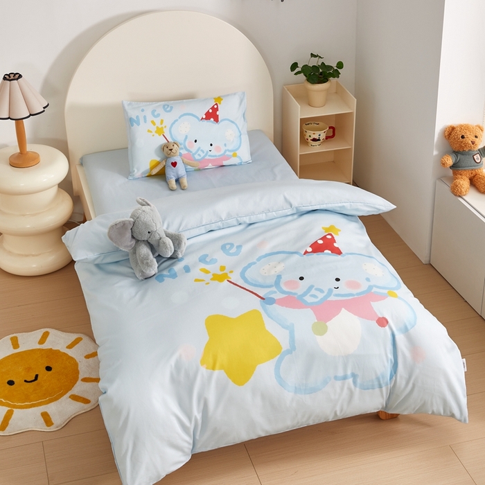 91家纺网 家纺一手货源 找家纺 荷马之梦 2025新款A类全棉40s数码印花手绘风大版卡通儿童幼儿园套件-童画系列 童画-萌萌小象