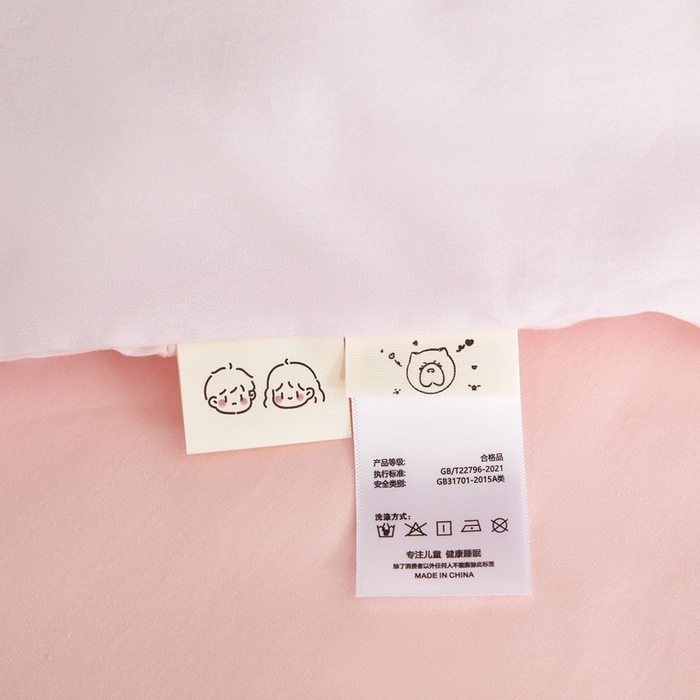 91家纺网 家纺一手货源 找家纺 荷马之梦 2025新款A类全棉40s数码印花手绘风大版卡通儿童幼儿园套件-童画系列 童画-生日小兔