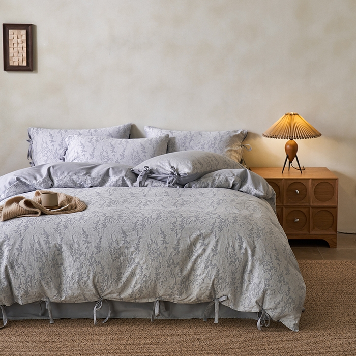 91家纺网 家纺一手货源 找家纺 宜代光年 2025新款亚麻大提花贡缎磨毛四件套-侘寂风 清玉絮-鲜蓝