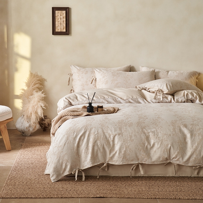 91家纺网 家纺一手货源 找家纺 宜代光年 2025新款亚麻大提花贡缎磨毛四件套-侘寂风 观花芷-米麻