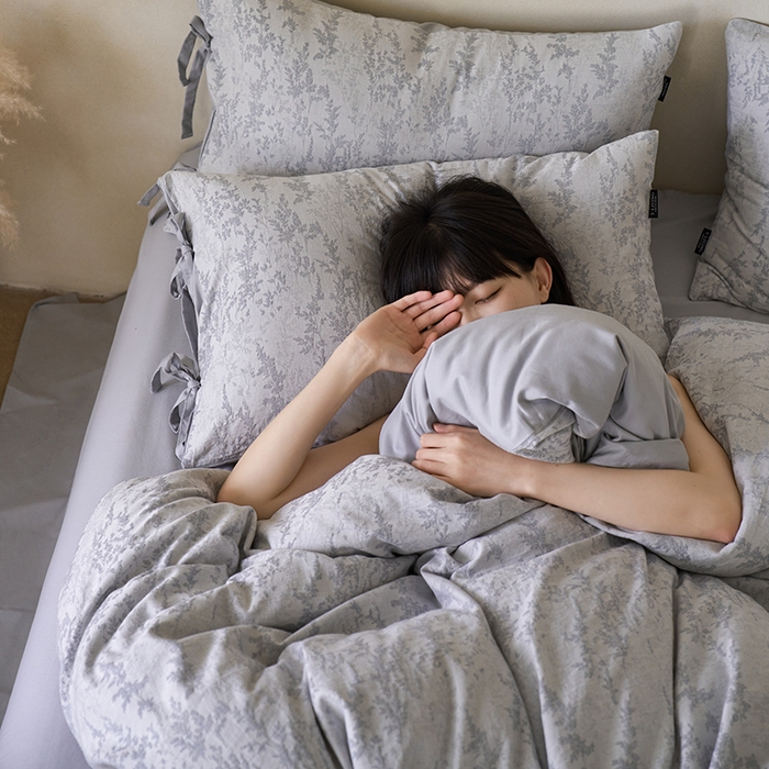 91家纺网 家纺一手货源 找家纺 宜代光年 2025新款亚麻大提花贡缎磨毛四件套-侘寂风 清玉絮-鲜蓝