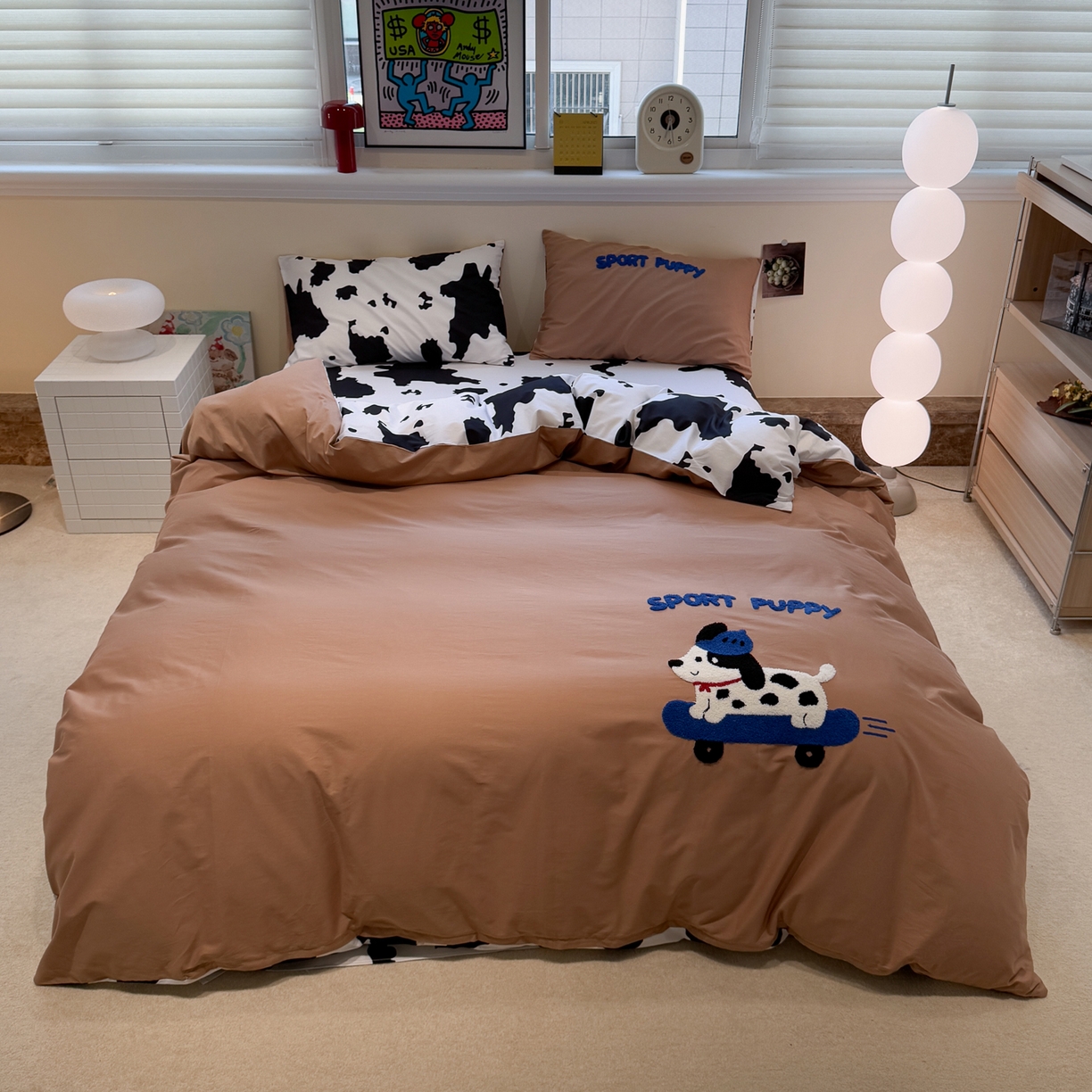 91家纺网 家纺一手货源 找家纺 怡家居 2025新款全棉纯棉印花加绣花四件套第二批 滑板狗-咖