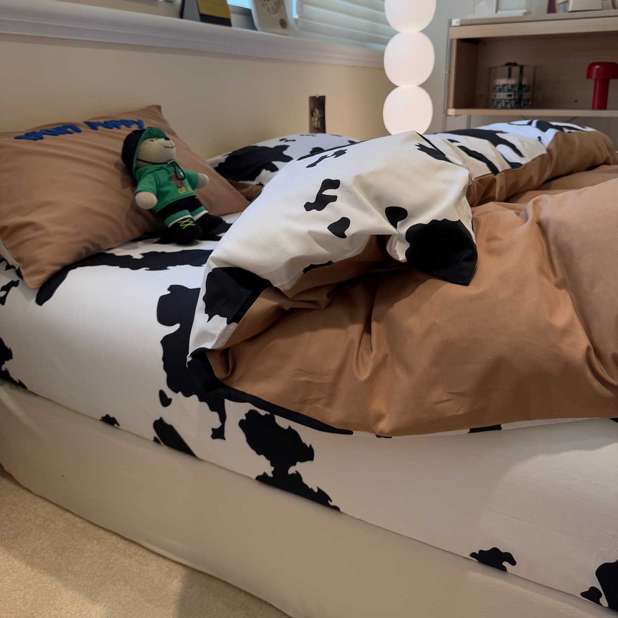 91家纺网 家纺一手货源 找家纺 怡家居 2025新款全棉纯棉印花加绣花四件套第二批 滑板狗-咖