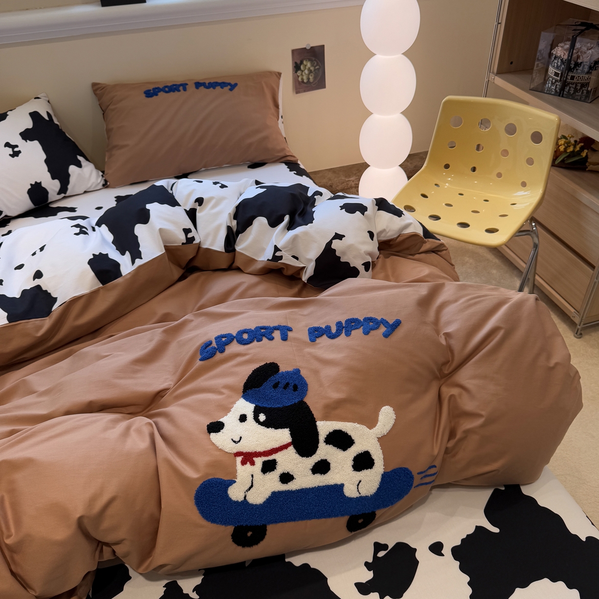 91家纺网 家纺一手货源 找家纺 怡家居 2025新款全棉纯棉印花加绣花四件套第二批 滑板狗-咖