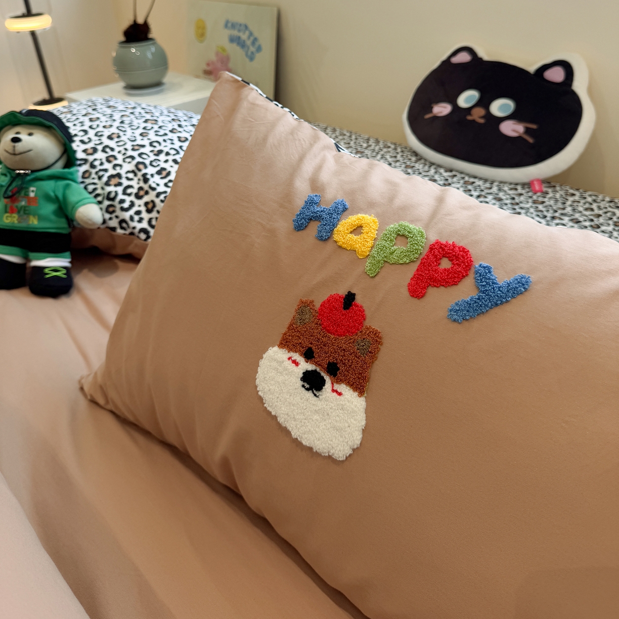 91家纺网 家纺一手货源 找家纺 怡家居 2025新款全棉纯棉印花加绣花四件套第二批 快乐家族