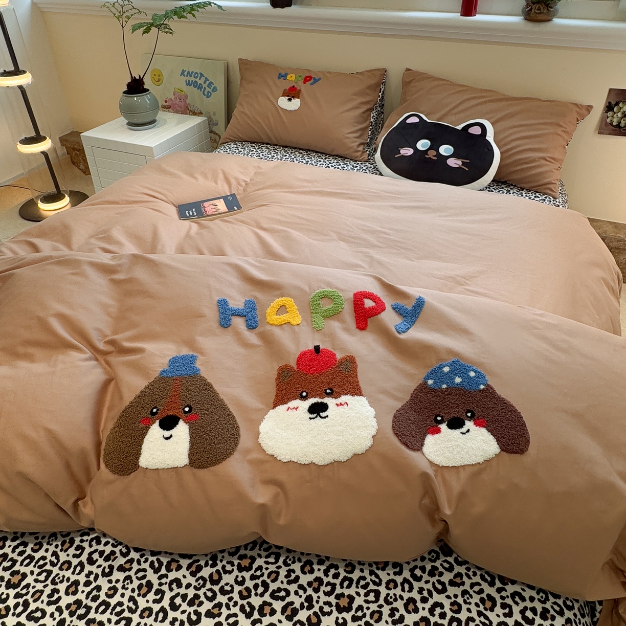 91家纺网 家纺一手货源 找家纺 怡家居 2025新款全棉纯棉印花加绣花四件套第二批 快乐家族