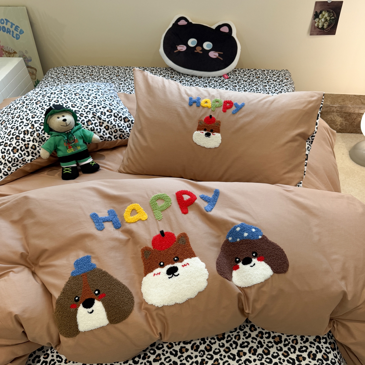 91家纺网 家纺一手货源 找家纺 怡家居 2025新款全棉纯棉印花加绣花四件套第二批 快乐家族