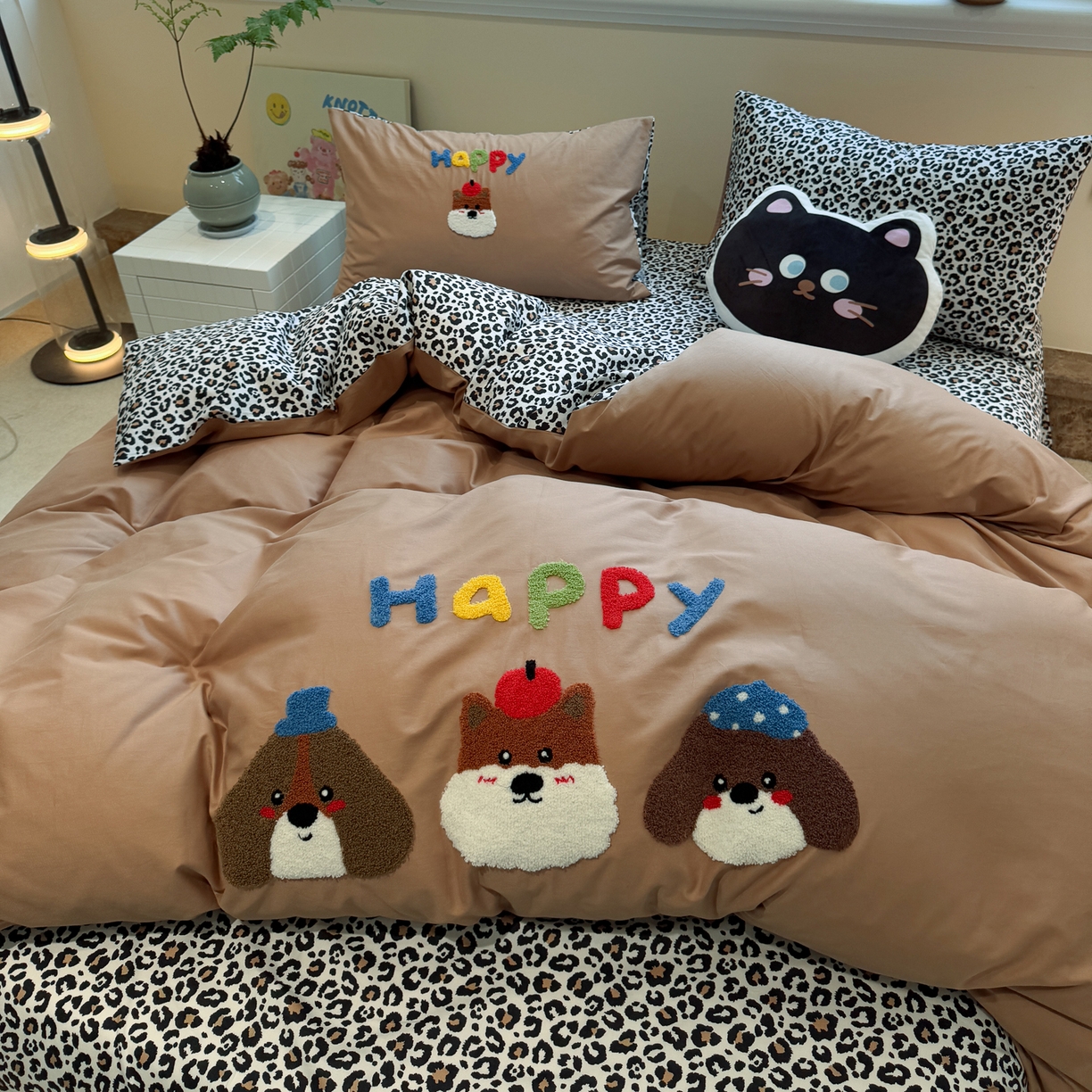 91家纺网 家纺一手货源 找家纺 怡家居 2025新款全棉纯棉印花加绣花四件套第二批 快乐家族