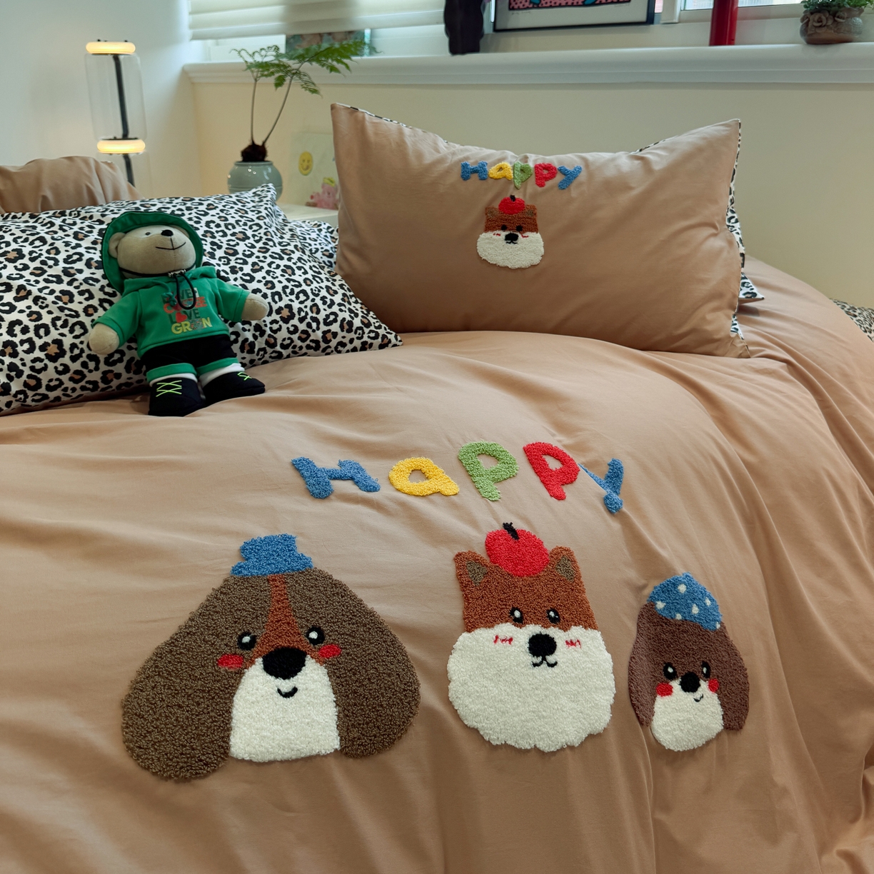 91家纺网 家纺一手货源 找家纺 怡家居 2025新款全棉纯棉印花加绣花四件套第二批 快乐家族