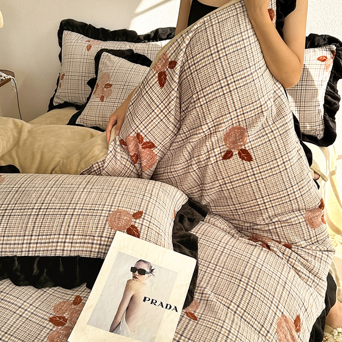 91家纺网 家纺一手货源 找家纺 佳一 2025新款赫本风牛奶绒床裙款花边四件套 布拉格