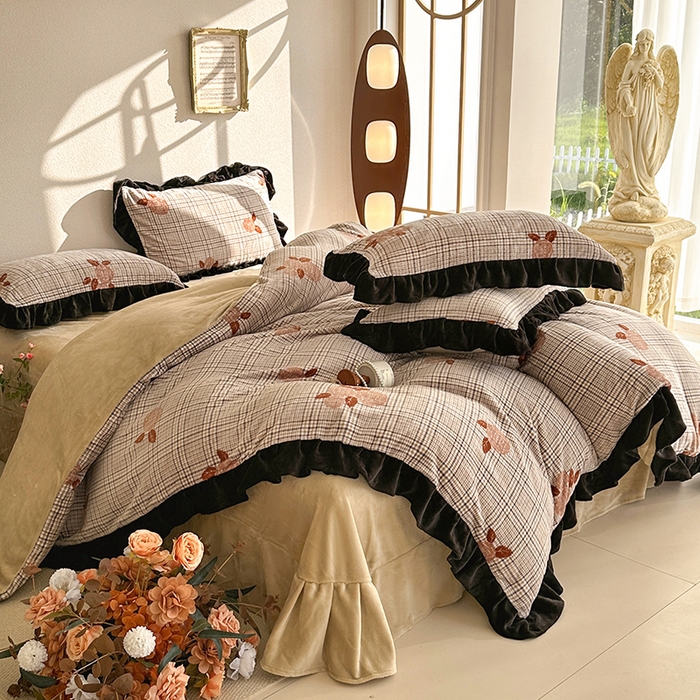 佳一 2025新款赫本风牛奶绒床裙款花边四件套 布拉格