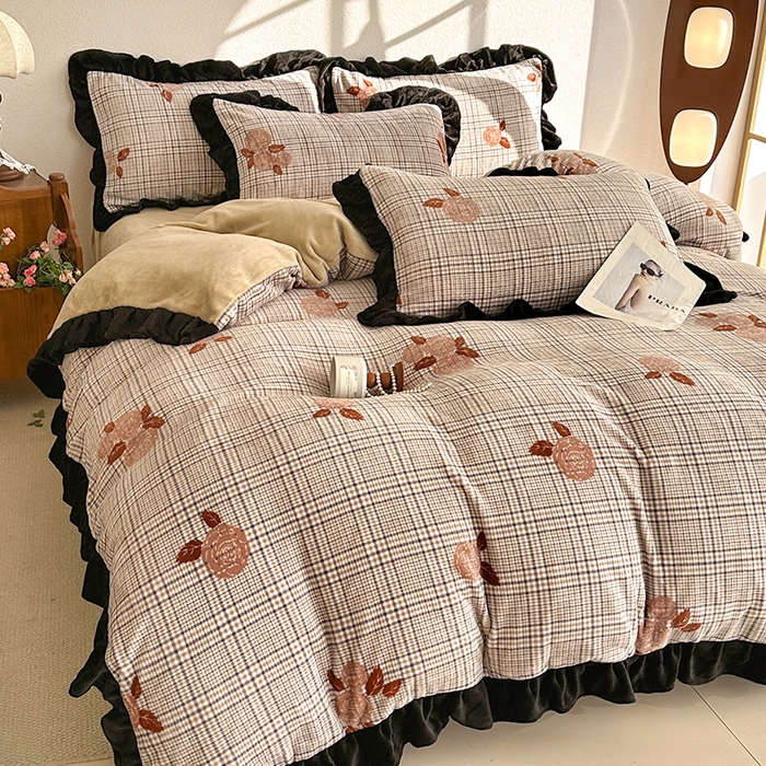 91家纺网 家纺一手货源 找家纺 佳一 2025新款赫本风牛奶绒床裙款花边四件套 布拉格