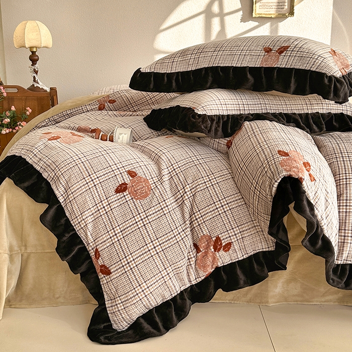 91家纺网 家纺一手货源 找家纺 佳一 2025新款赫本风牛奶绒床裙款花边四件套 布拉格