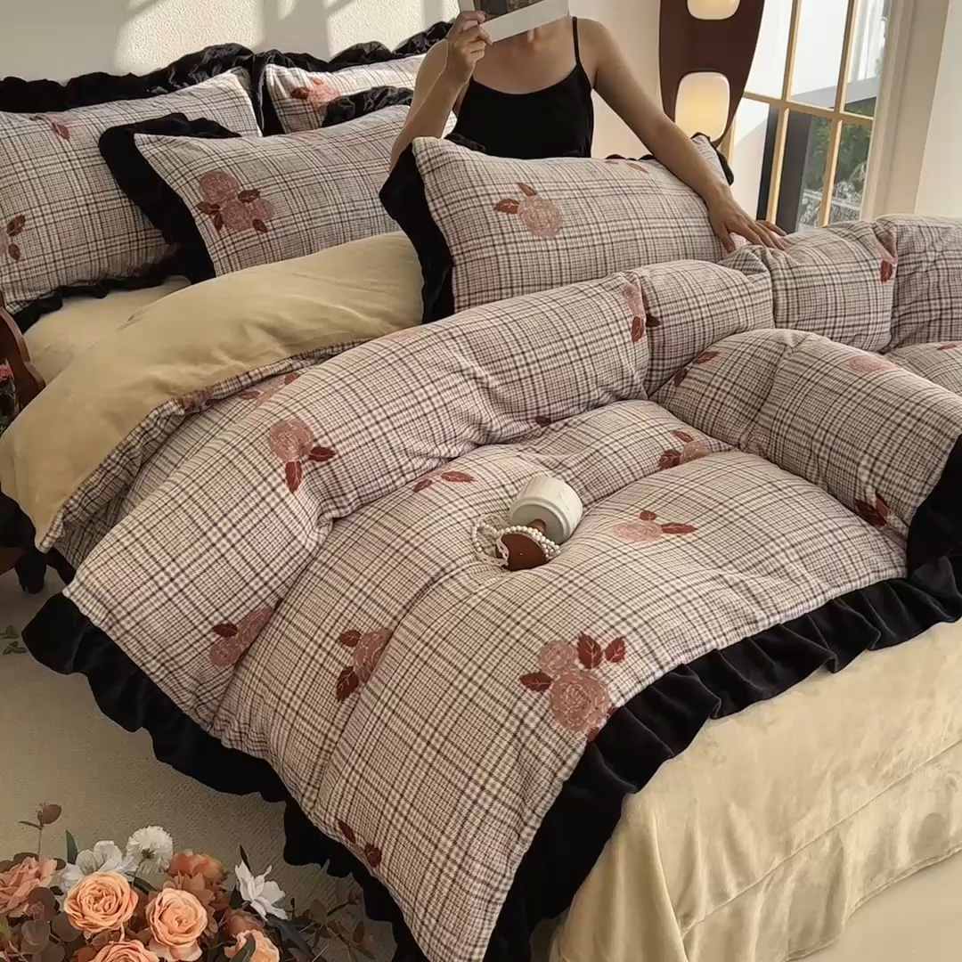 91家纺网 家纺一手货源 找家纺 佳一 2025新款赫本风牛奶绒床裙款花边四件套 布拉格