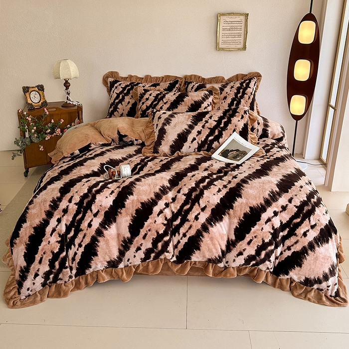 91家纺网 家纺一手货源 找家纺 佳一 2025新款赫本风牛奶绒床裙款花边四件套 光影