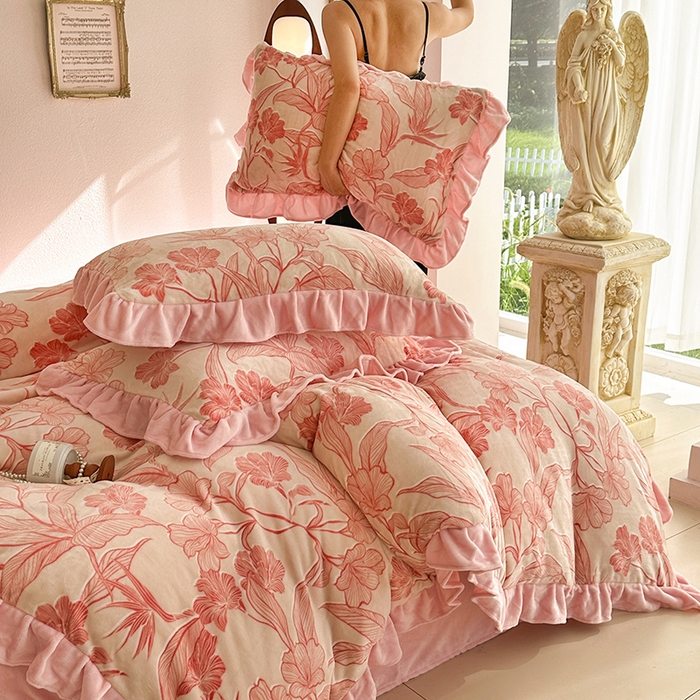 91家纺网 家纺一手货源 找家纺 佳一 2025新款赫本风牛奶绒床裙款花边四件套 海棠粉