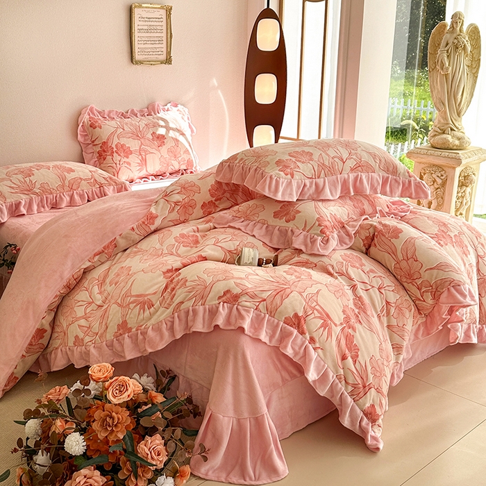 佳一 2025新款赫本风牛奶绒床裙款花边四件套 海棠粉