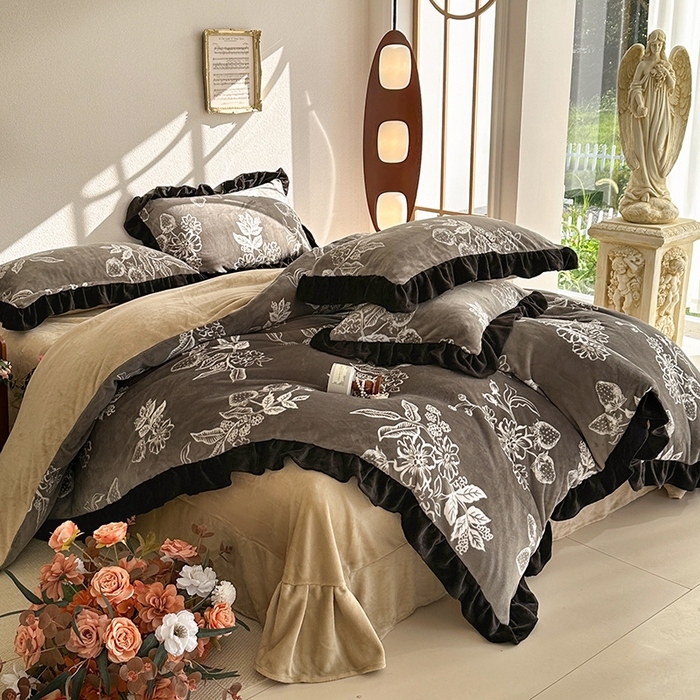 佳一 2025新款赫本风牛奶绒床裙款花边四件套 罗曼花香