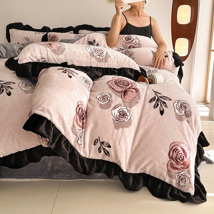 91家纺网 家纺一手货源 找家纺 佳一 2025新款赫本风牛奶绒床裙款花边四件套 玫瑰花园