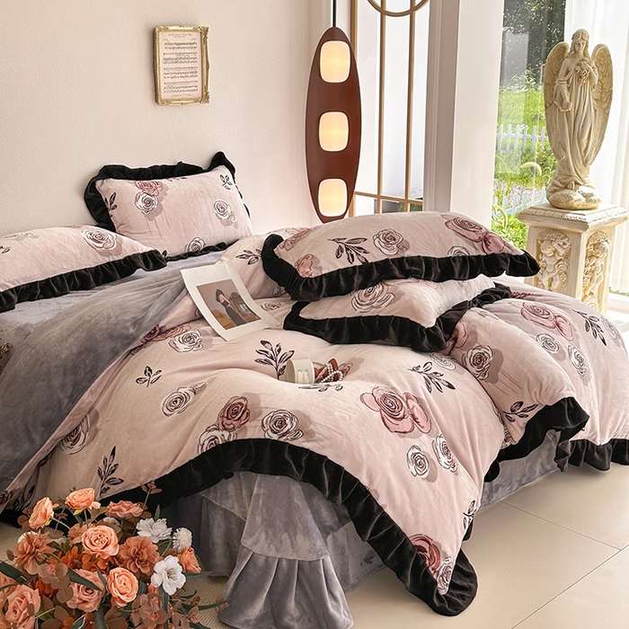 佳一 2025新款赫本风牛奶绒床裙款花边四件套 玫瑰花园