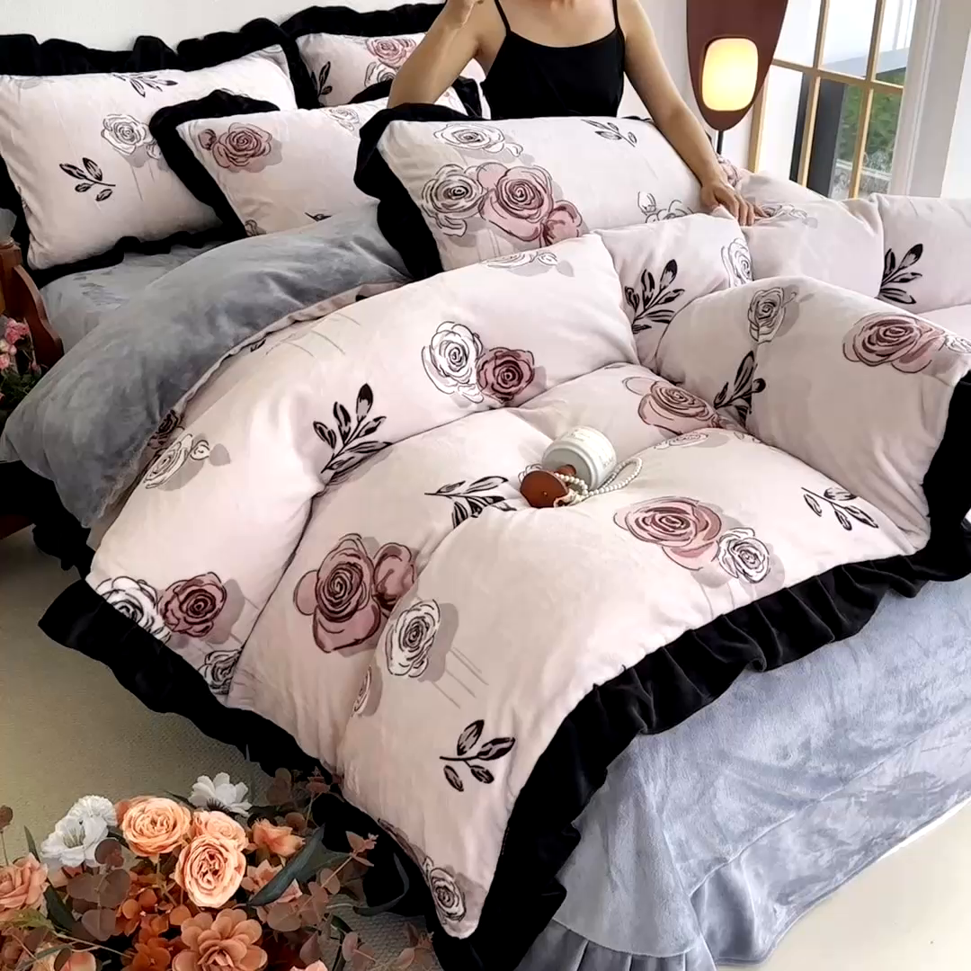 91家纺网 家纺一手货源 找家纺 佳一 2025新款赫本风牛奶绒床裙款花边四件套 玫瑰花园