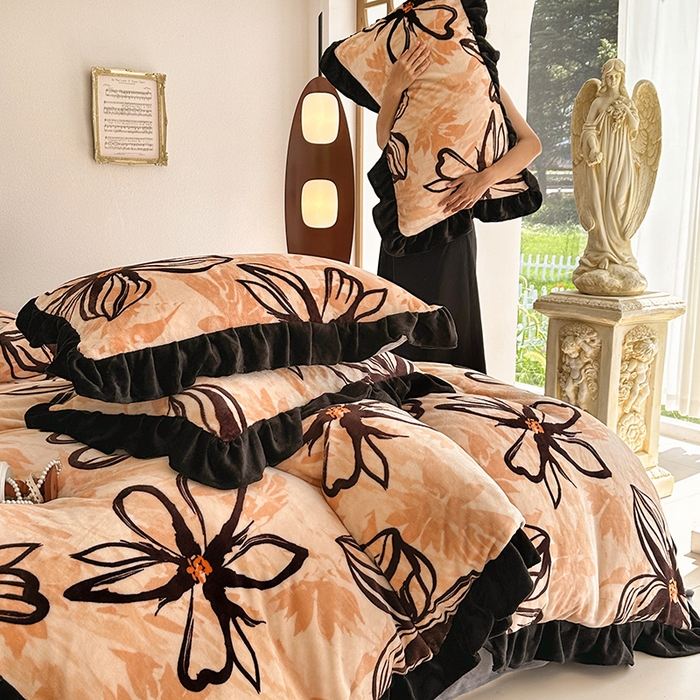 91家纺网 家纺一手货源 找家纺 佳一 2025新款赫本风牛奶绒床裙款花边四件套 米兰春天