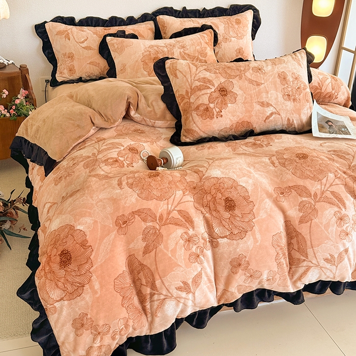 91家纺网 家纺一手货源 找家纺 佳一 2025新款赫本风牛奶绒床裙款花边四件套 山茶花