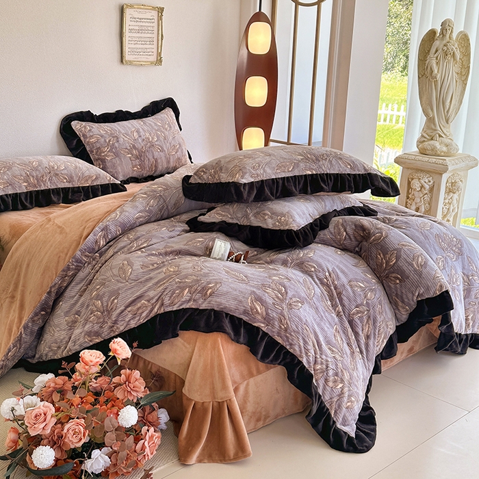 佳一 2025新款赫本风牛奶绒床裙款花边四件套 印象巴黎