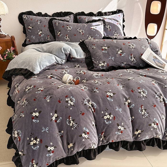 91家纺网 家纺一手货源 找家纺 佳一 2025新款赫本风牛奶绒床裙款花边四件套 樱花