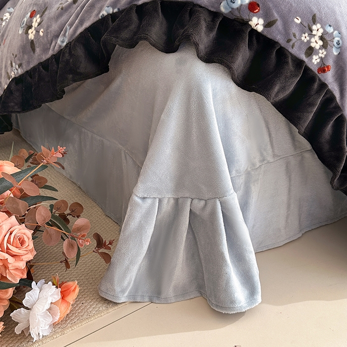 91家纺网 家纺一手货源 找家纺 佳一 2025新款赫本风牛奶绒床裙款花边四件套 樱花