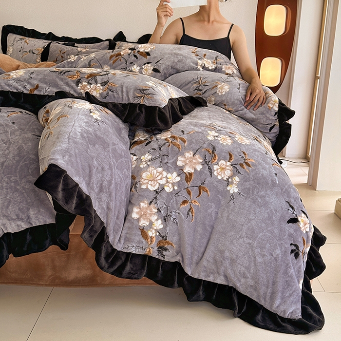 91家纺网 家纺一手货源 找家纺 佳一 2025新款赫本风牛奶绒床裙款花边四件套 栀子风情