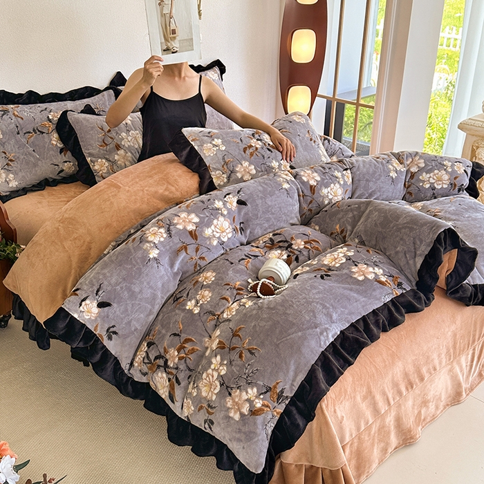 91家纺网 家纺一手货源 找家纺 佳一 2025新款赫本风牛奶绒床裙款花边四件套 栀子风情